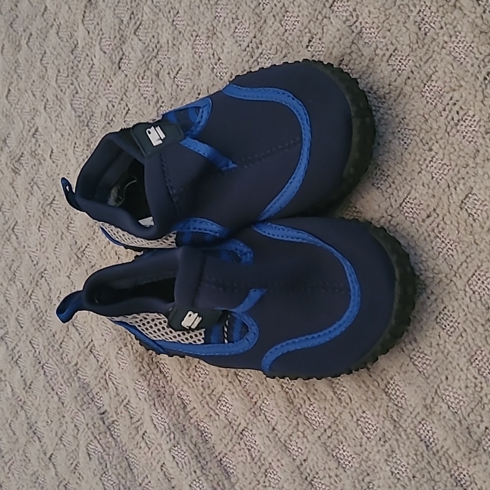 Water shoes - Picture 2 of 4